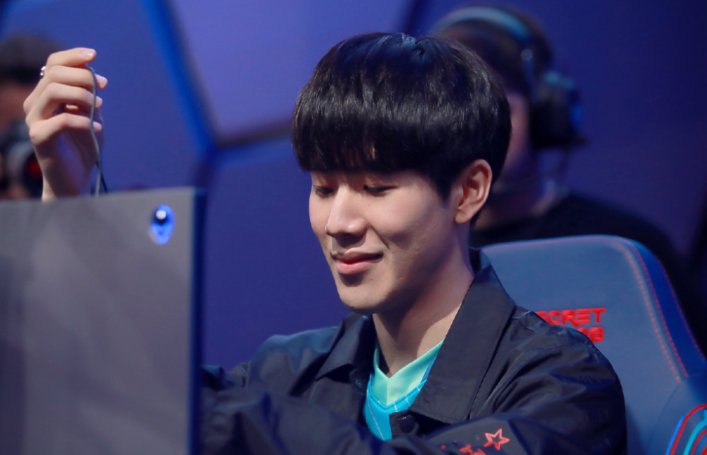 同样显得至 同样显得至