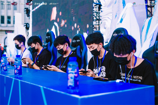 率先发难 率先发难