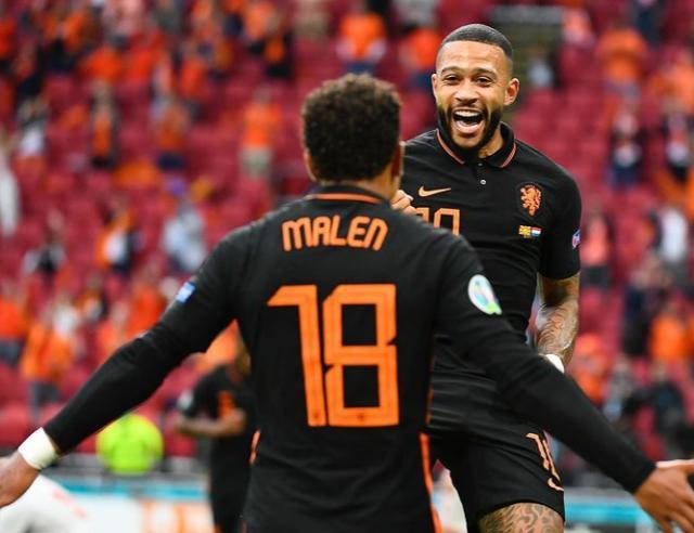 持着场均超 持着场均超